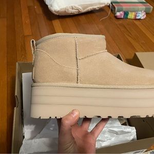 Ugg Ultra Mini Platform Driftwood Size 8 NEW IN BOX ship in 24 hours for XMAS